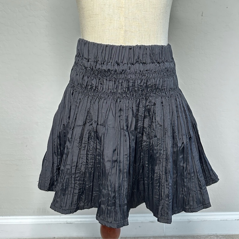 Girls black Zara wrinkled skirt